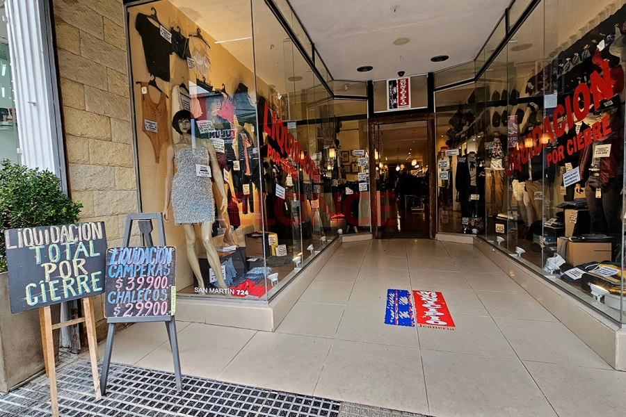 Cierra una hist&oacute;rica vaquer&iacute;a tras 35 años sobre Peatonal San Mart&iacute;n de Paran&aacute; (foto Elonce)