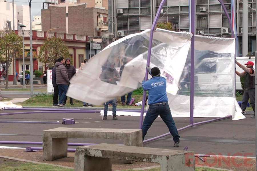 Agmer instaló un acampe en defensa del IOSPER (foto Elonce) Agmer instaló un acampe en defensa del IOSPER (foto Elonce)
