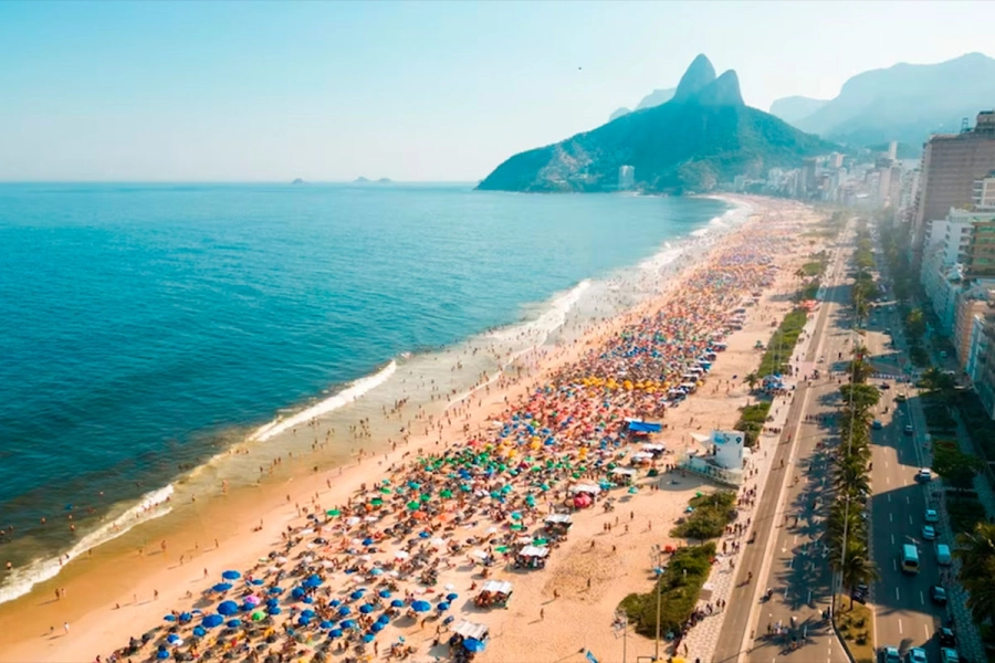 Playa de Ipanema, R&iacute;o de Janeiro, Brasil. (Shutterstock).