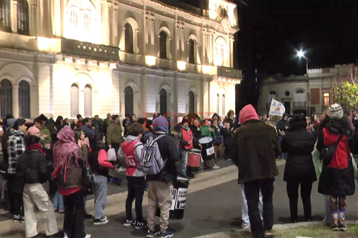 Continúa el acampe frente a Casa de Gobierno Continúa el acampe frente a Casa de Gobierno