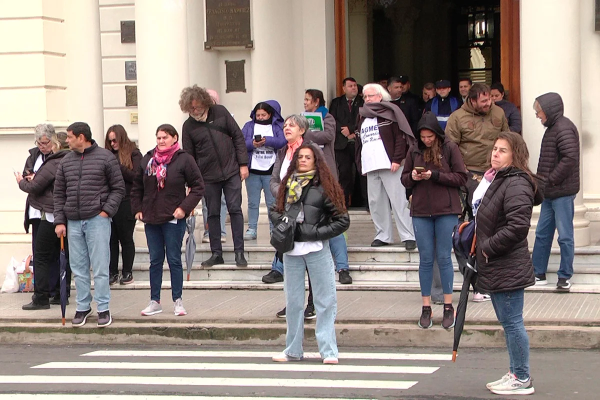 Acampe de Agmer en defensa del IOSPER