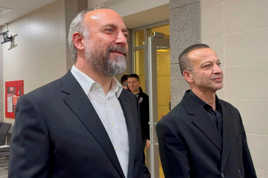 "Onur" al salir de una audiencia en tribunales