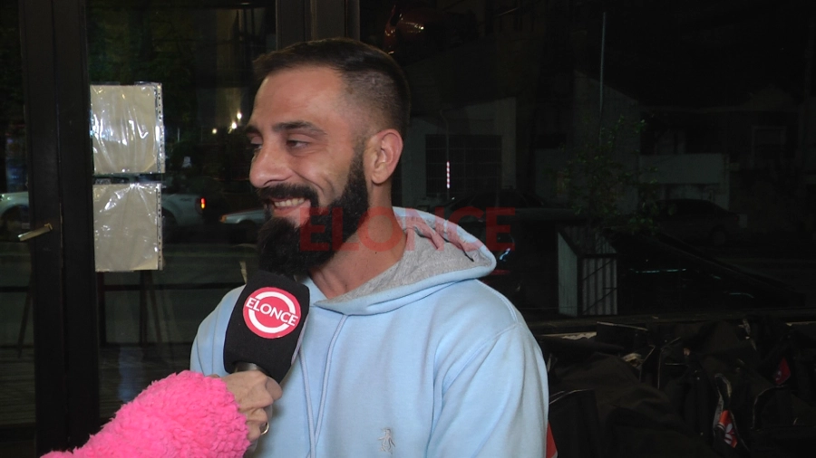 Bruno Garc&iacute;a, el guardafauna que tiene al yaguarund&iacute; en Paran&aacute;. Foto: Elonce.