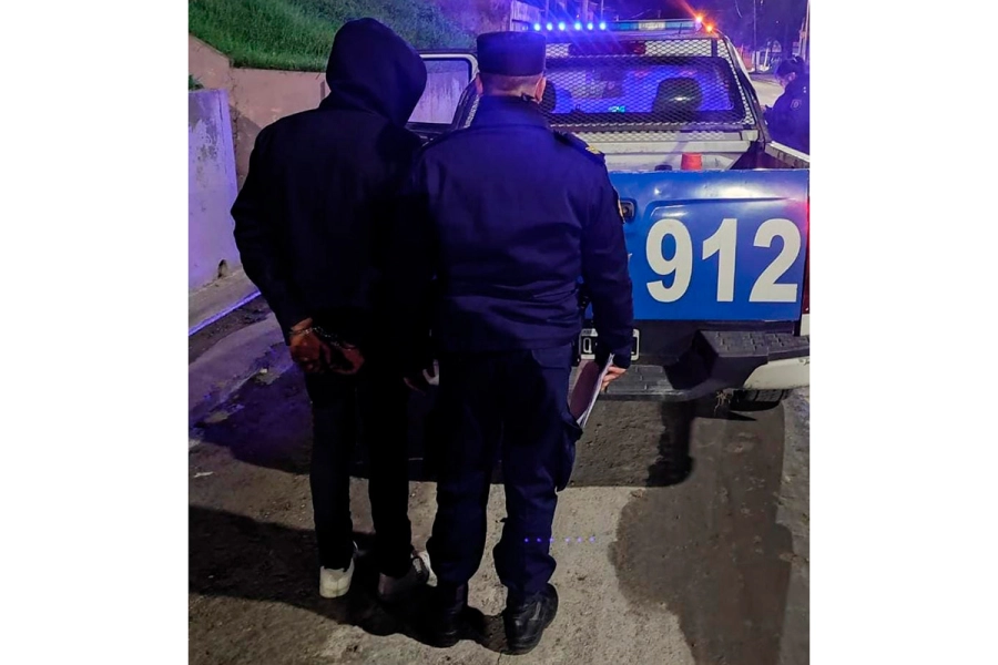 Detenido por intentar robar un reflector de una barber&iacute;a (foto Polic&iacute;a de Entre R&iacute;os)