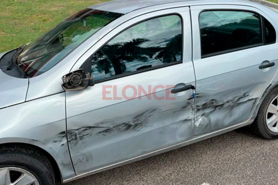 As&iacute; qued&oacute; el auto tras choque y fuga (foto Elonce)