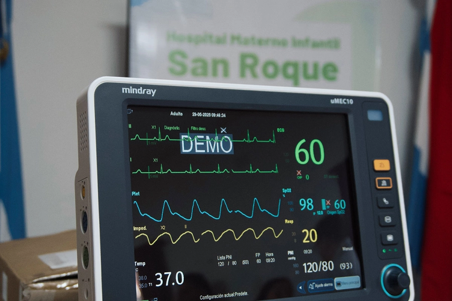 El gobernador encabez&oacute; la entrega de nueve monitores multiparam&eacute;tricos en Paran&aacute;