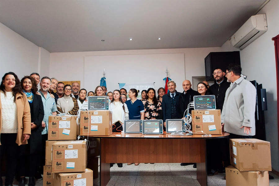 El gobernador encabez&oacute; la entrega de nueve monitores multiparam&eacute;tricos en Paran&aacute;