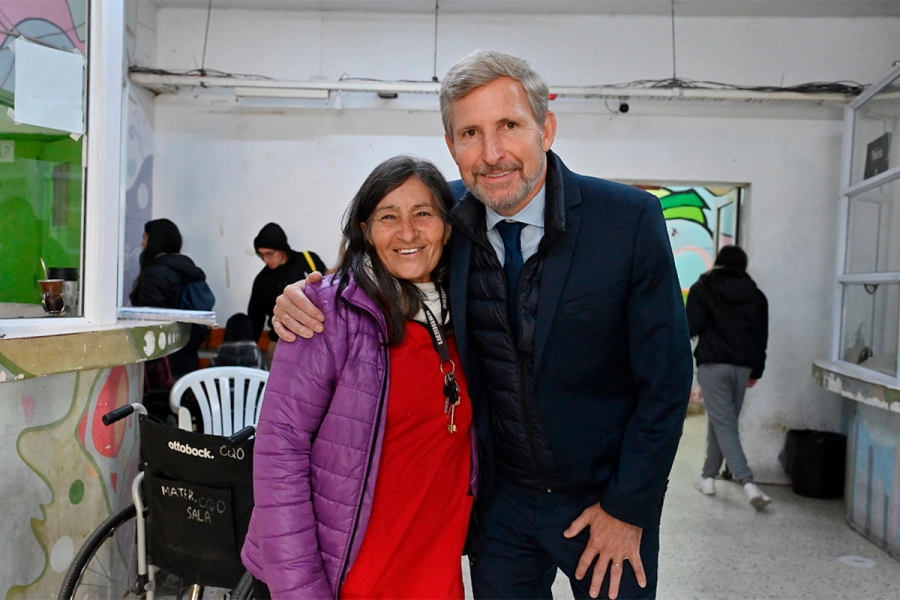 El gobernador encabez&oacute; la entrega de nueve monitores multiparam&eacute;tricos en Paran&aacute;