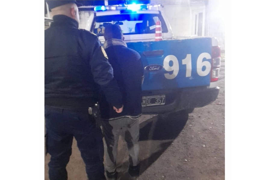 Venta sospechosa detectada por las c&aacute;maras de seguridad (foto Polic&iacute;a de Entre R&iacute;os)