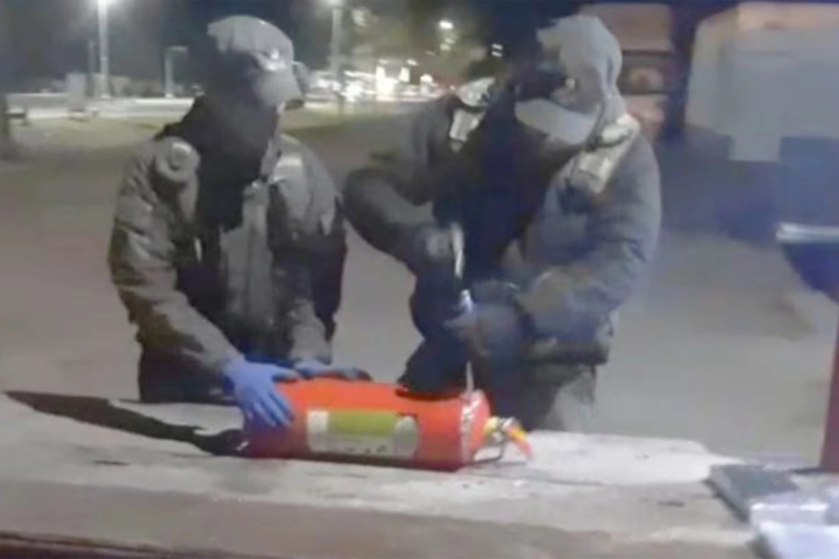 Llevaba más de 12 kilos de cocaína oculta en dos matafuegos. Llevaba más de 12 kilos de cocaína oculta en dos matafuegos.