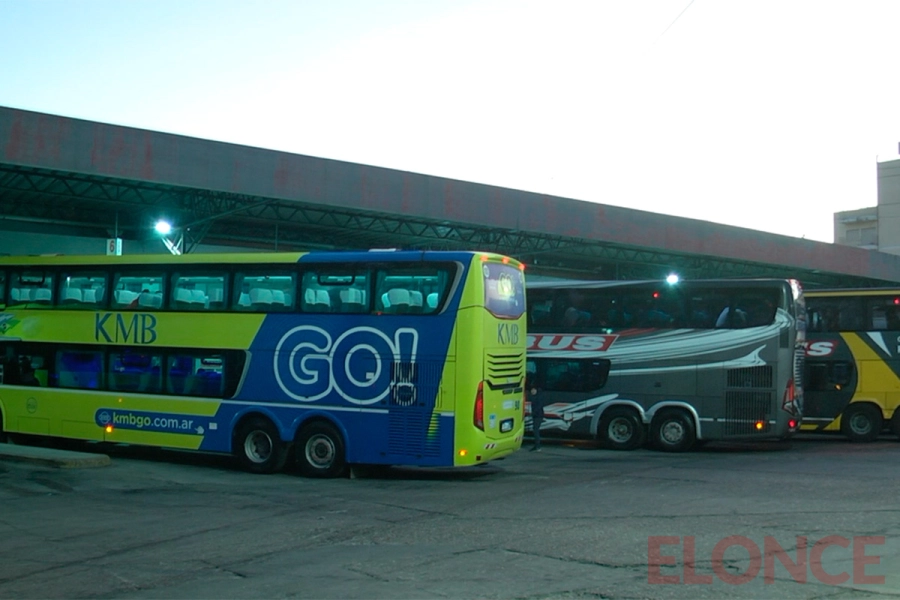 Rescataron a un joven del techo de la terminal de &oacute;mnibus de Paran&aacute;