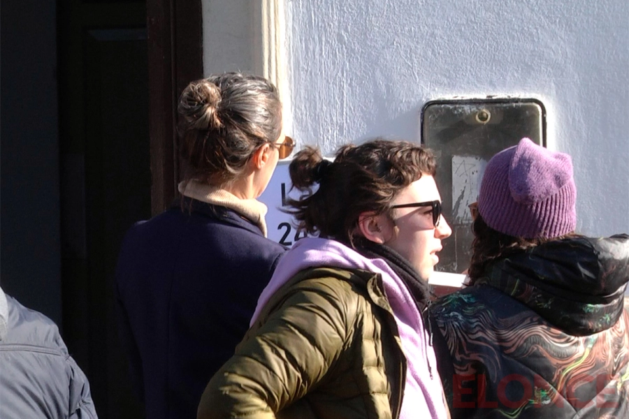 Con un abrazo simb&oacute;lico, defendieron el Instituto Nacional del Teatro