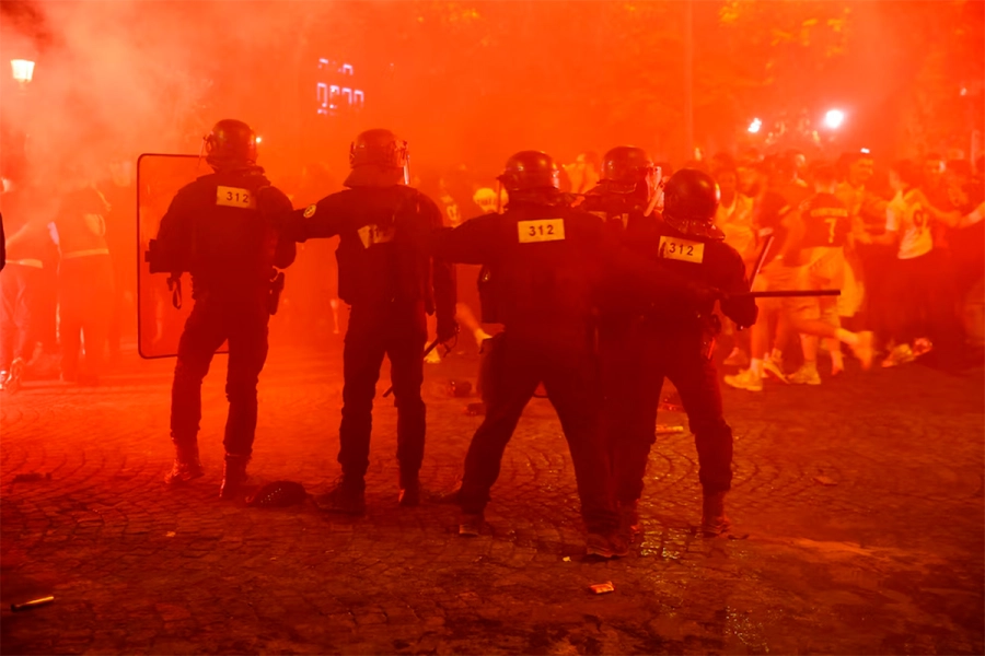 Caos en Par&iacute;s tras el t&iacute;tulo del PSG (foto REUTERS)