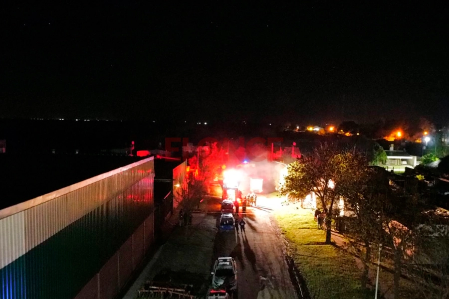 Dos personas murieron en un incendio en Hasenkamp (foto Elonce)