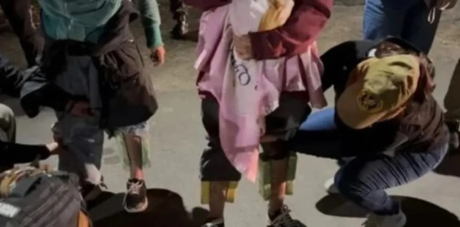 Detienen a dos mujeres con cocaína oculta en sus piernas mientras viajaban con una beba en un micro desde Salta a Misiones (foto Gendarmería Nacional)