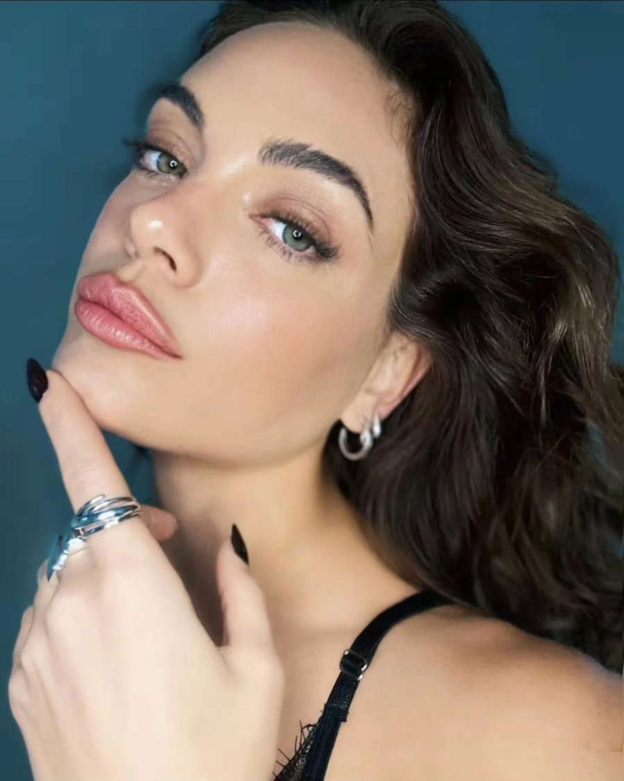 Emilia Attias muy sensual. Instagram