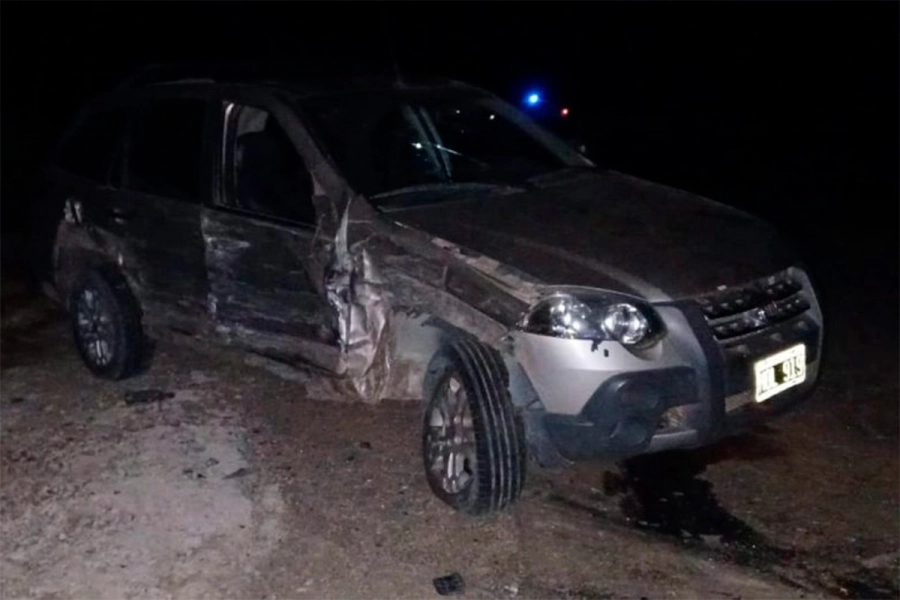 Cinco heridos tras choque y vuelco en Ruta 20 (foto UrdiDigital)