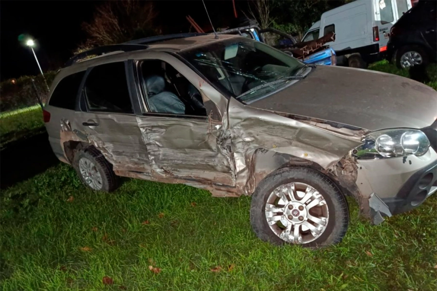 As&iacute; qued&oacute; el Fiat luego del impacto (foto UrdiDigital)