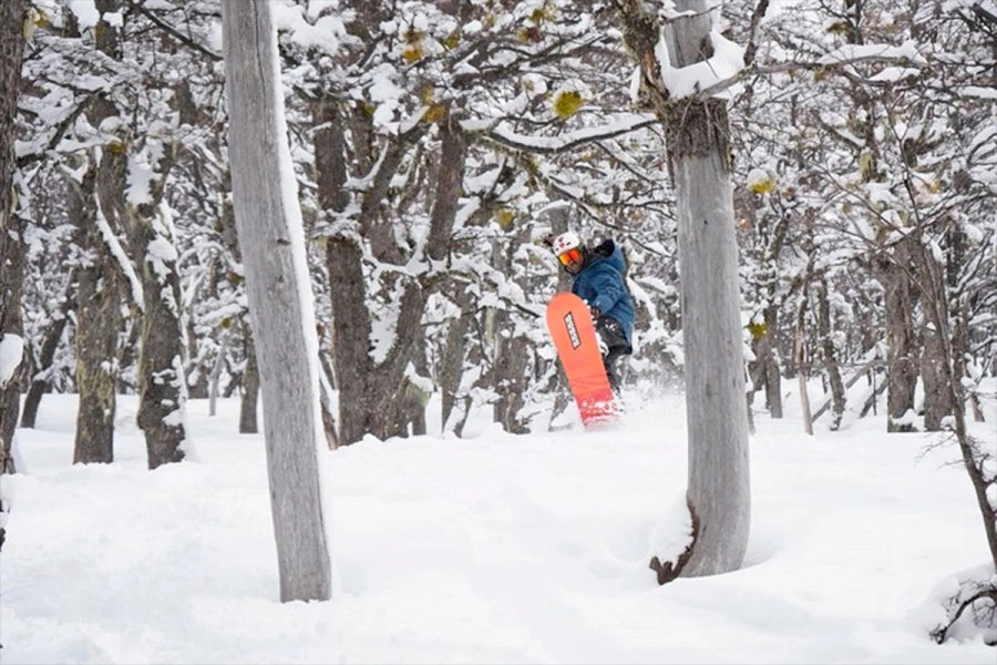 Snowboard en Cerro Perito Moreno, cerca de El Bols&oacute;n.