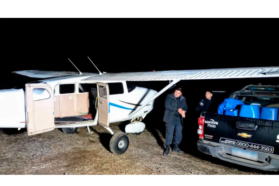Abandonaron una avioneta cerca de Rosario y detuvieron a dos extranjeros en un operativo cerrojo (foto La Capital)