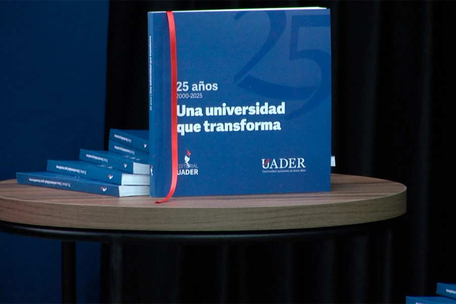 Presentaron un libro con la historia de UADER (foto Elonce)