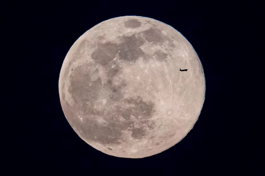 La plenitud del sat&eacute;lite puede observarse en todo el mundo, aunque la posici&oacute;n cambia seg&uacute;n el hemisferio (EFE)