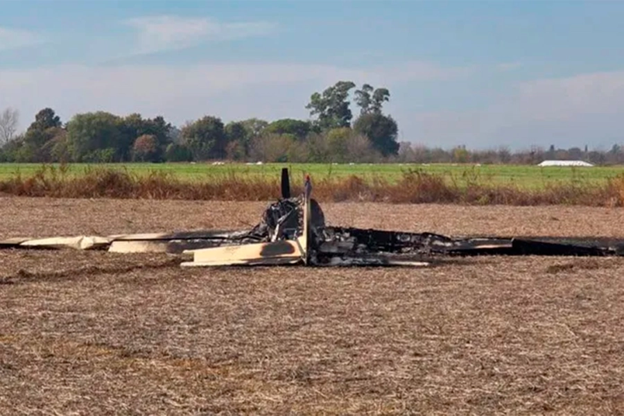 Avioneta incendiada, cerca de Pergamino.
