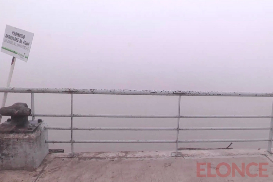 Postales de invierno: niebla, fr&iacute;o y pesca en Bajada Grande (foto Elonce)