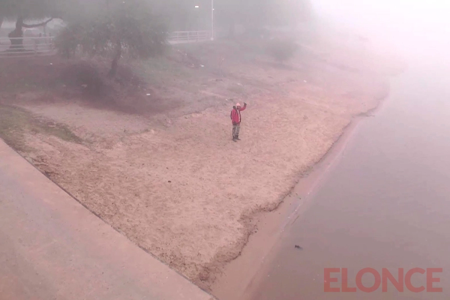 Bajada Grande amaneci&oacute; con niebla espesa y fr&iacute;o intenso (foto Elonce)