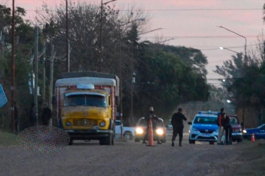 Camionero murió aplastado por su propio camión.