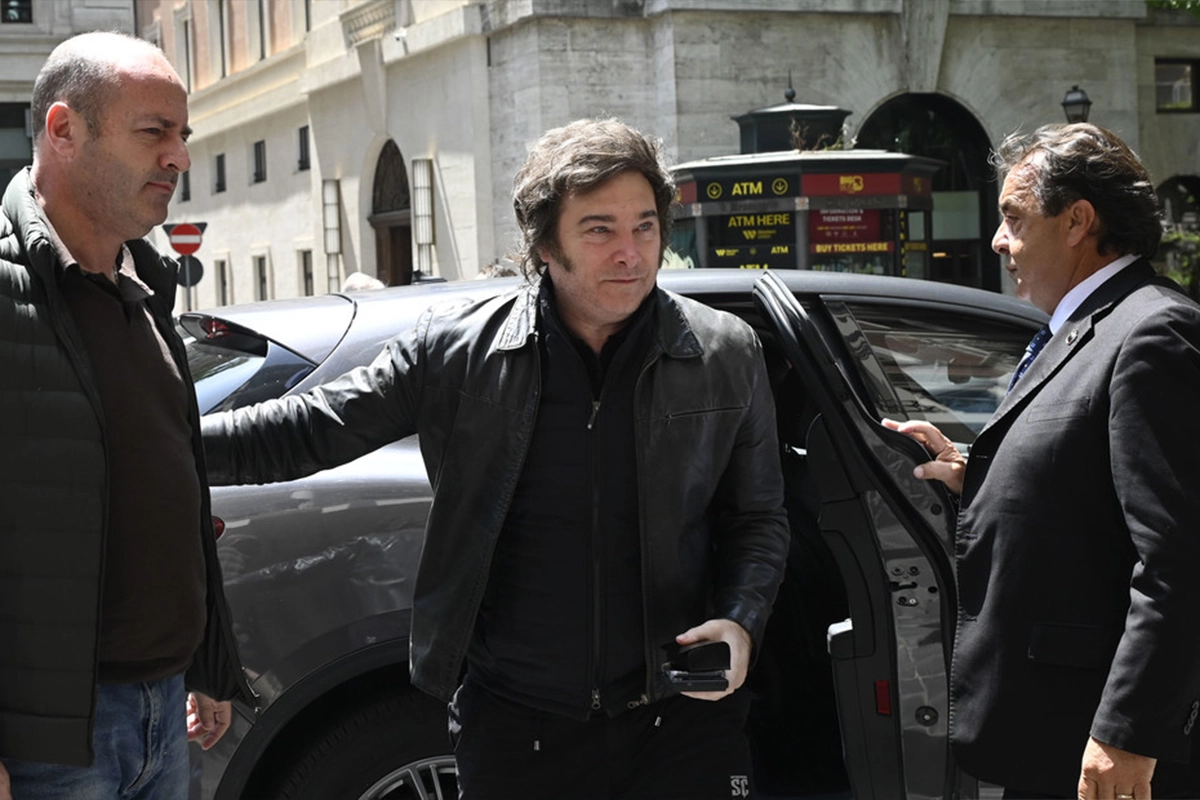 Milei llegó a Roma para un encuentro clave con Meloni y el papa León XIV