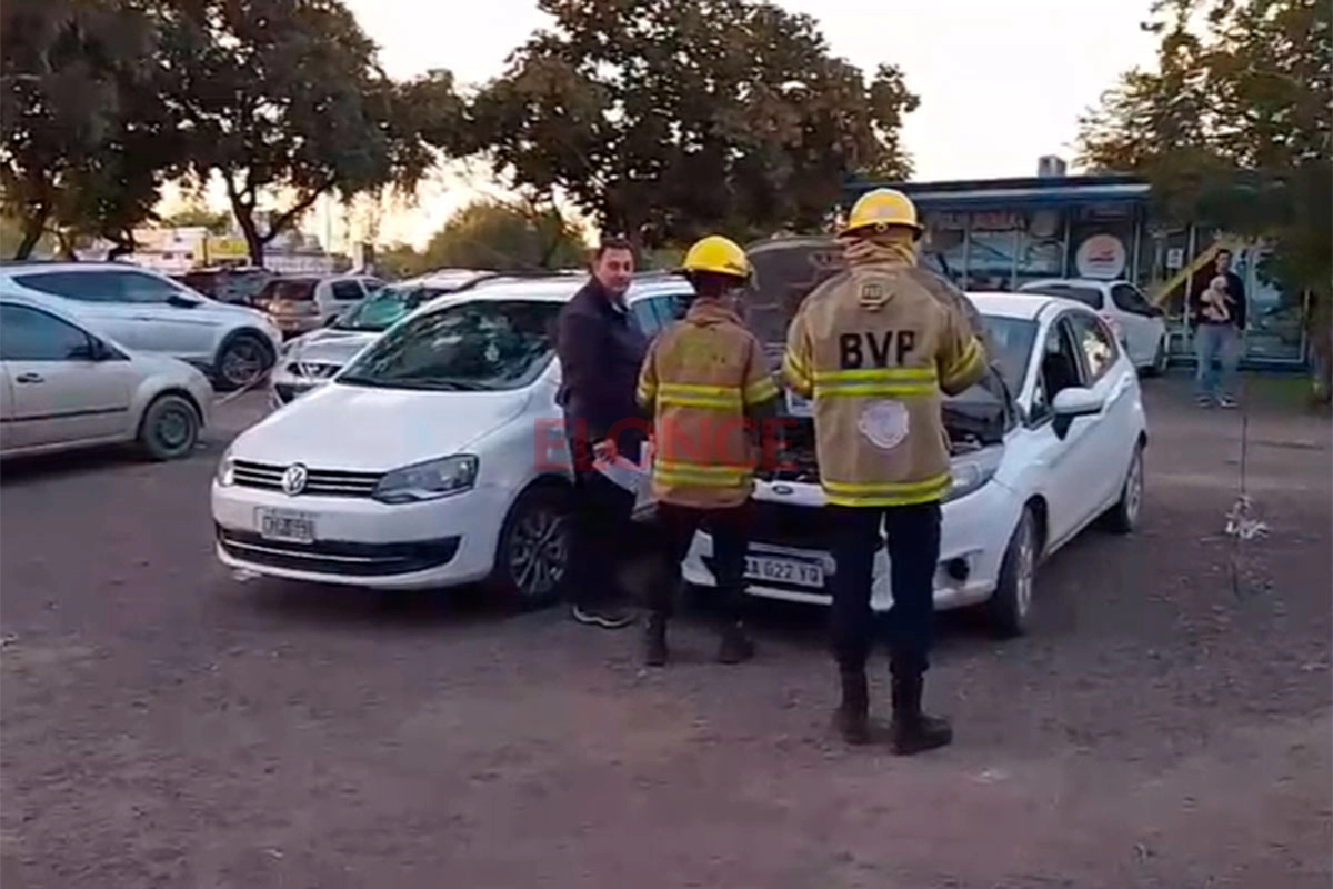El vehículo que tuvo el principio de incendio.