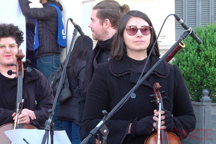 Protesta de m&uacute;sicos de la Orquesta Sinf&oacute;nica (foto Elonce)