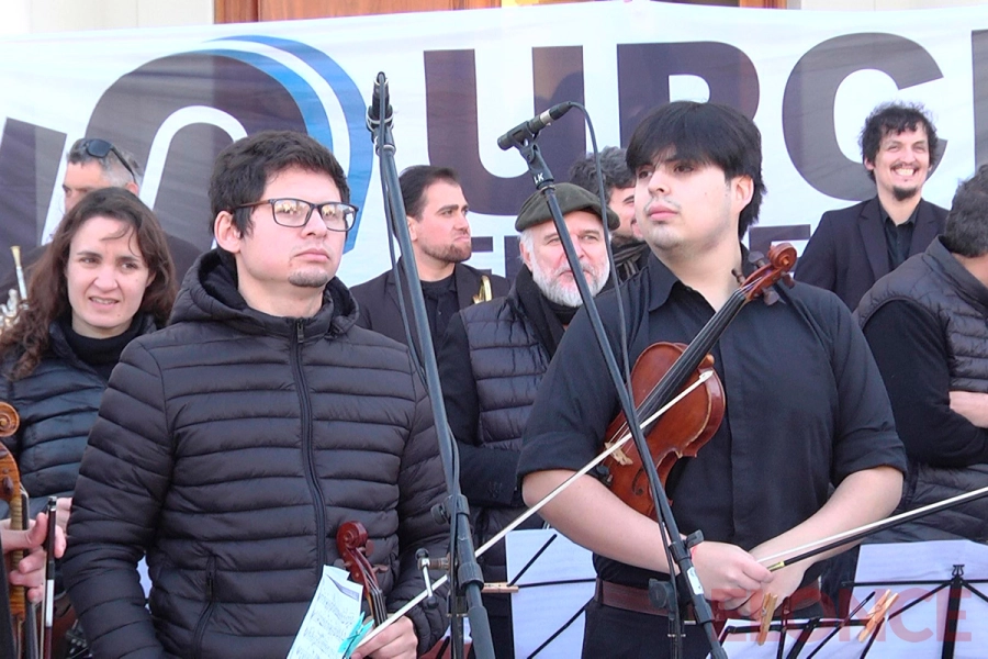 Protesta de m&uacute;sicos de la Orquesta Sinf&oacute;nica (foto Elonce)