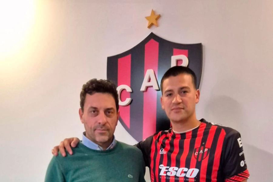 El arquero santafesino junto al presidente Dante Molina. Foto: Patronato.