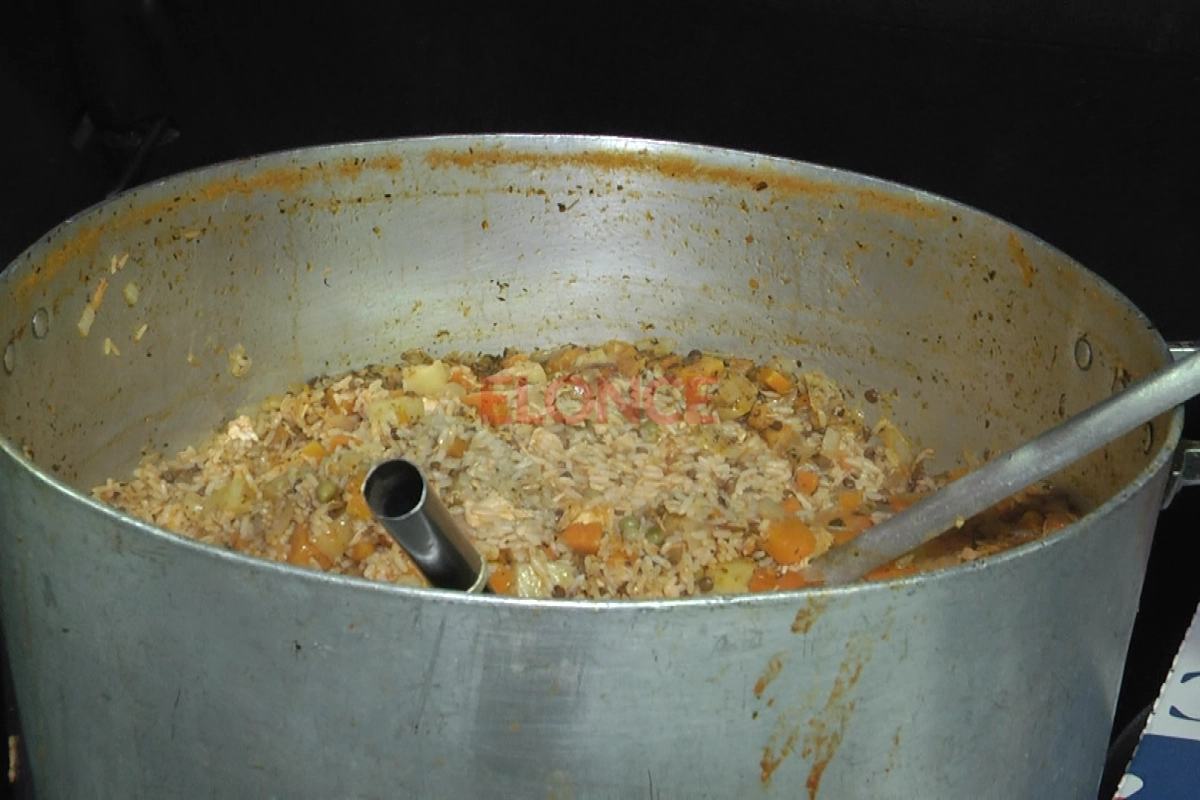 La comida brindada a personas en situación de calle. La comida brindada a personas en situación de calle.