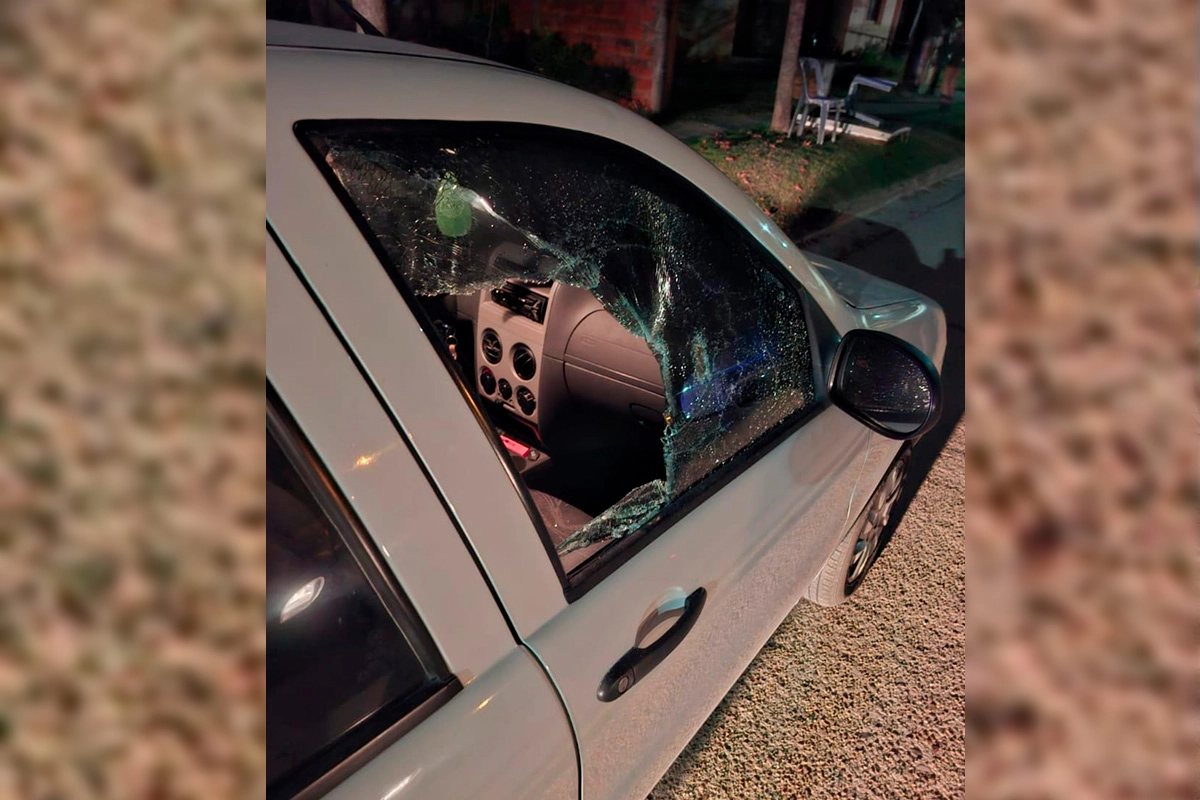 Bebé quedó atrapada en un auto Bebé quedó atrapada en un auto