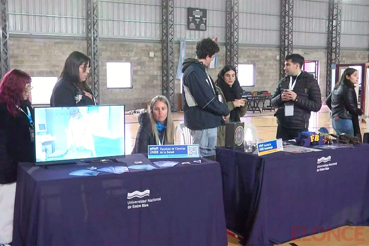 Viví la UNER llegó a Oro Verde con propuestas académicas, talleres y vida universitaria La feria it Viví la UNER llegó a Oro Verde con propuestas académicas, talleres y vida universitaria La feria it