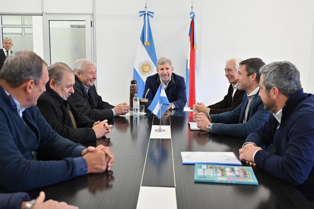 El gobernador Rogelio Frigerio y representantes de Fucofa El gobernador Rogelio Frigerio y representantes de Fucofa