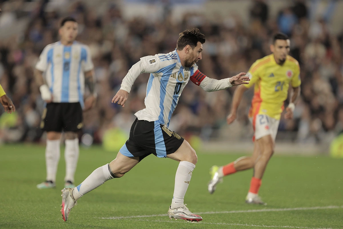Messi fue titular y salió en el complemento. Messi fue titular y salió en el complemento.