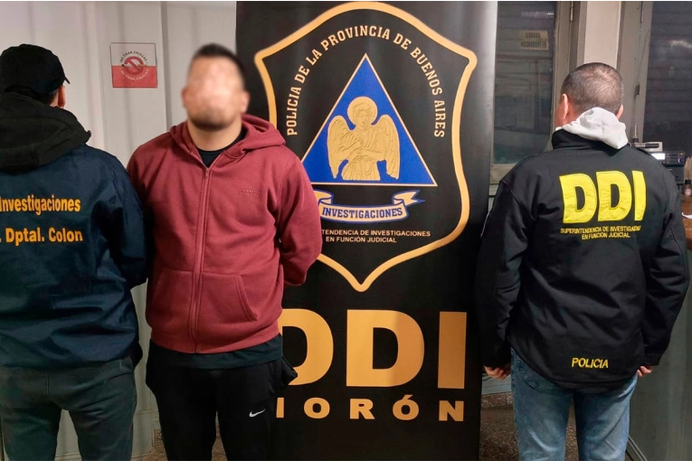 Allanaron una casa en Buenos Aires y detuvieron a un hombre por un delito en Colón
