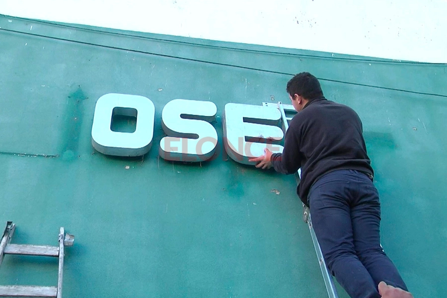 OSER reemplaz&oacute; la carteler&iacute;a de IOSPER en su sede central de Paran&aacute; (foto Elonce)