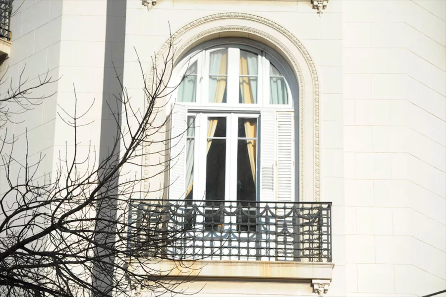 El departamento donde est&aacute; viviendo Cristina Kirchner en San Crist&oacute;bal (Foto: Infobae)