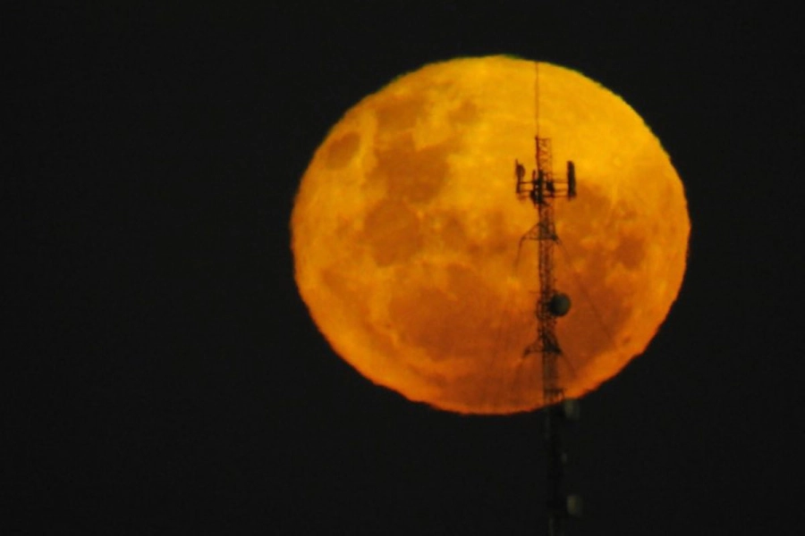 La Luna de Fresa en Firmat. (Foto: El Correo Digital)