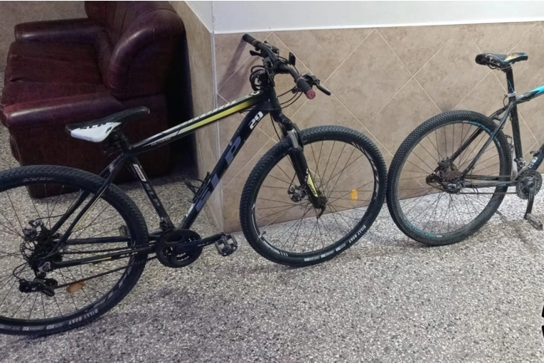 Robaron bicicletas en la terminal y los detuvieron en garita de colectivos en departamento Paraná