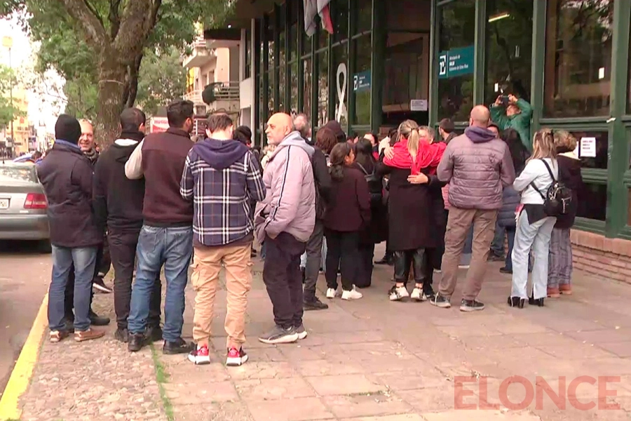 ATE contin&uacute;a con medidas de fuerza frente a Salud (foto Elonce)