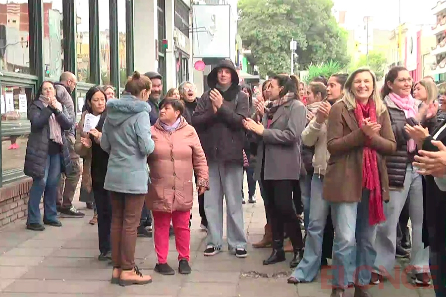 ATE contin&uacute;a con medidas de fuerza frente a Salud (foto Elonce)