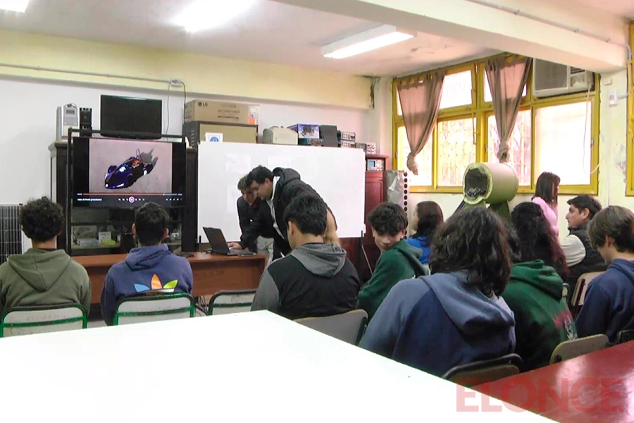 Estudiantes de Paran&aacute; presentaron el dise&ntilde;o del auto el&eacute;ctrico que competir&aacute;n en el Desaf&iacute;o Eco YPF (foto Elonce)