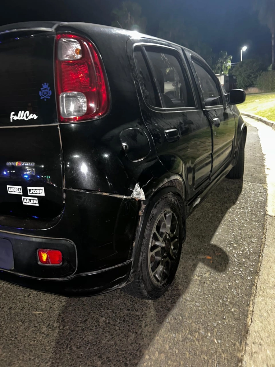 El impacto que registra el auto en su parte trasera (foto Polic&iacute;a de Entre R&iacute;os)