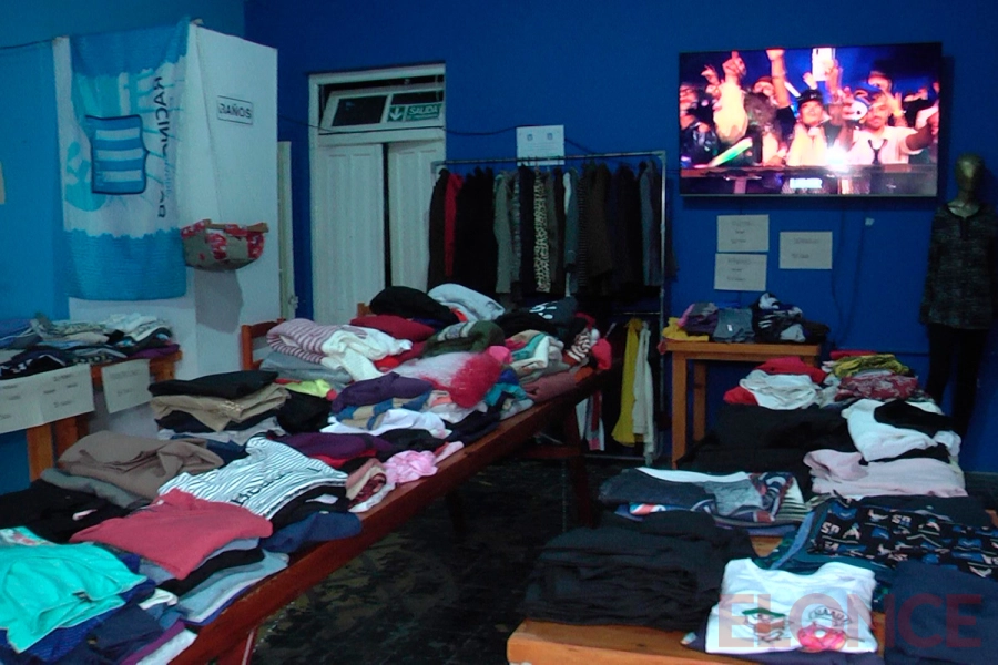 Feria solidaria en filial de Racing en Paran&aacute; (foto Elonce)